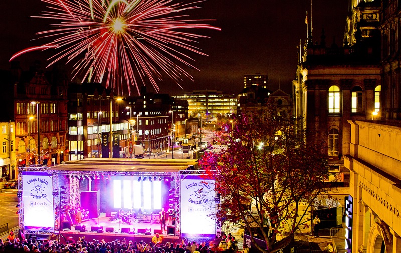 Leeds Light Switch On 2014 Heart Yorkshire