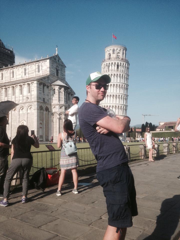 Man Finds New Way To Take Photos Outside The Leani