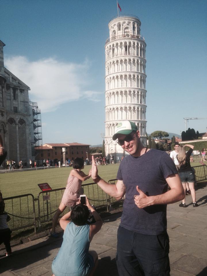 Man Finds New Way To Take Photos Outside The Leani