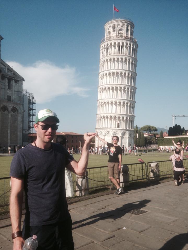 Man Finds New Way To Take Photos Outside The Leani