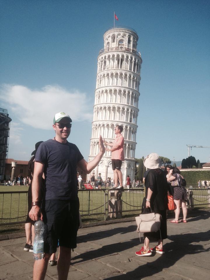 Man Finds New Way To Take Photos Outside The Leani
