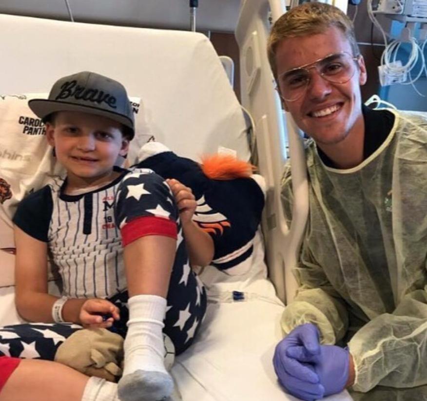 Justin Bieber visits poorly children in hospital
