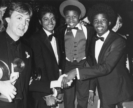 Paul McCartney and Michael Jackson in 1983 - Most Iconic Moments from ...