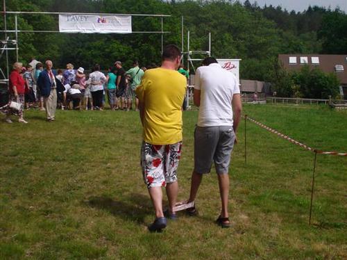 Monkey world 3-legged race