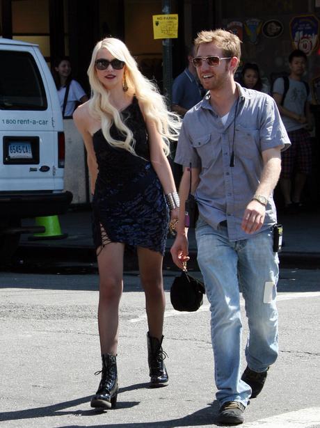 on set with Taylor Momsen Gossip Girl