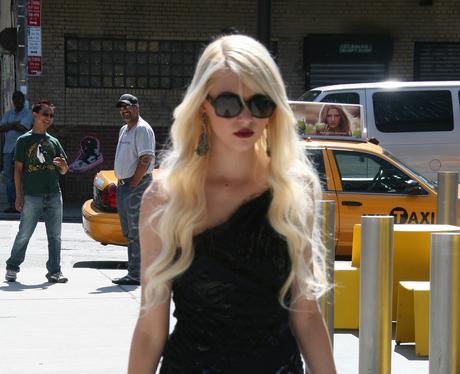 on set with Taylor Momsen Gossip Girl