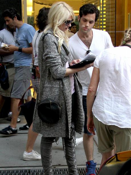 on set with Taylor Momsen Gossip Girl