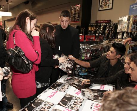 the wanted meet signing at hmv
