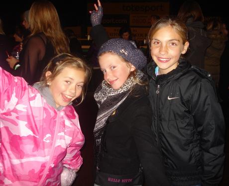 Listeners arrive at Fun at the Fireworks