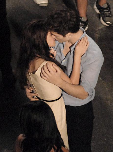 robert pattinson twilight breaking dawn