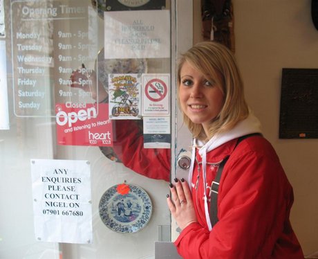 Open/Close door signs in Folkestone