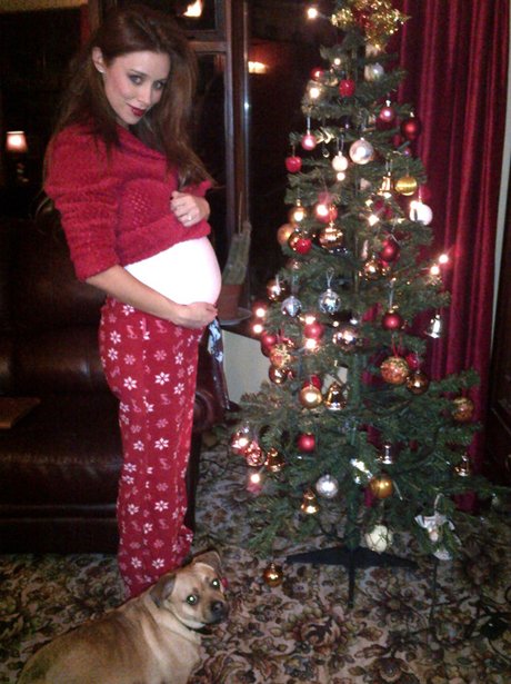 Una Healey baby bump Twitter