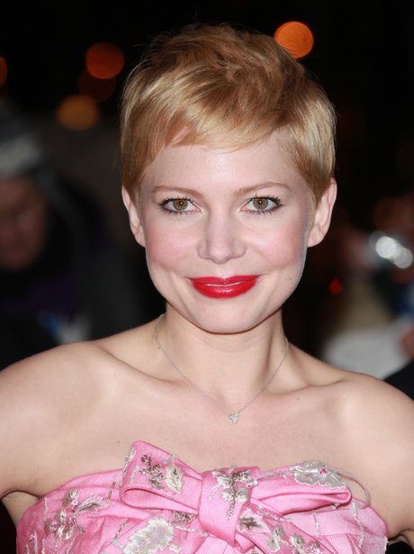 Michelle Williams attends premiere in Paris