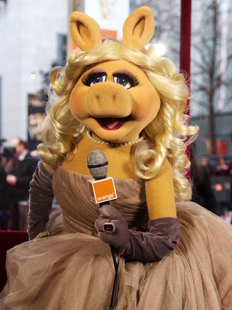 Miss Piggy on the red carpet - Awards Season 2012: Best Moments - Heart