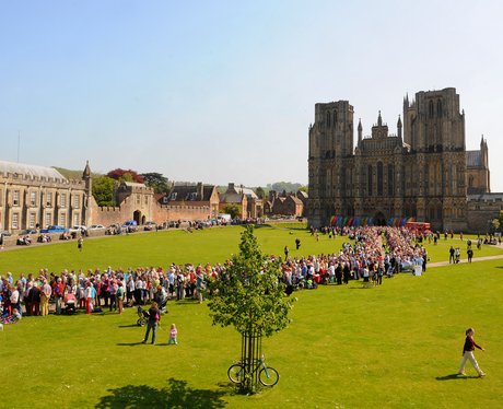 Crowds at Wells Cathedral