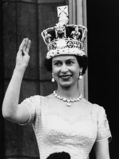 1953: That Royal Wave - 60 Pictures from the Queen's 60 Year Reign - Heart