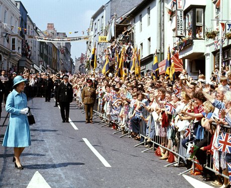 1977: Adoring Crowds