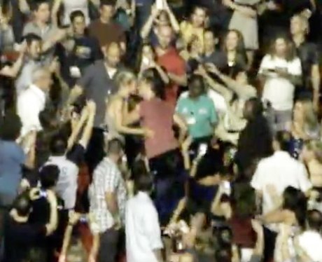 Gwyneth Paltrow and Chris Martin Kiss