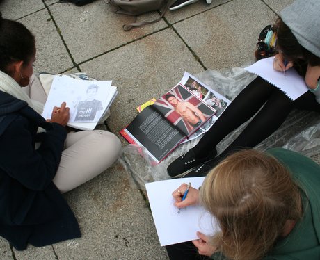 Fans draw Tom Daley to pass the time
