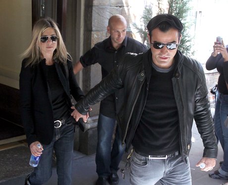 jennifer aniston and Justin Theroux in pictures