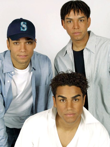 Navigation menu 3T Scrapbook offers a testimony of 3T’s stratospheric career in the pre-digital era of the 90’s and early 00’s. Their massive popularity earned them numerous features in mostly teen and pop magazines all over the world. The content of this ultimate 3T scrapbook is the result of a decade of collecting, spending a lot of money on purchasing.