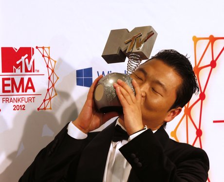 PSY wins Best Video