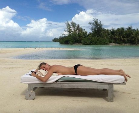 Heidi Klum on the beach at Christmas