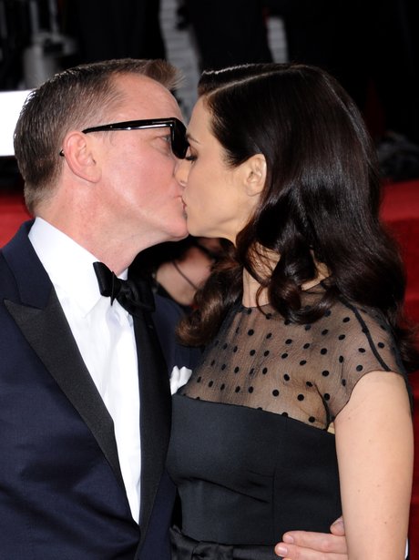 Daniel Craig and Rachel Weisz kiss on the red carpet