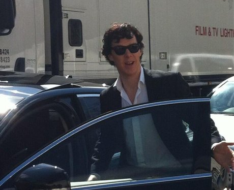 Cumberbatch arriving on the set of Sherlock. @milli_artist on Twitter