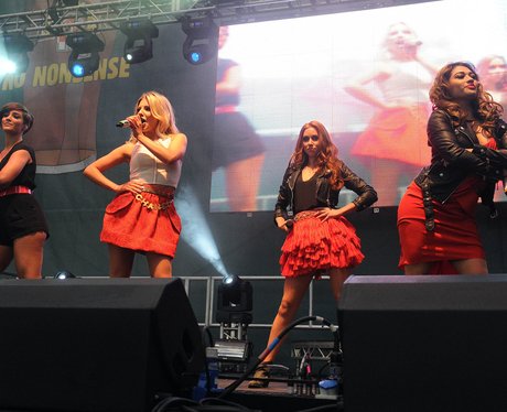 The Saturdays perfroms without Rochelle