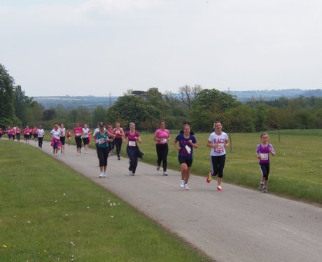 Heart Cheering Zone at Aylesbury Race for Life 19/