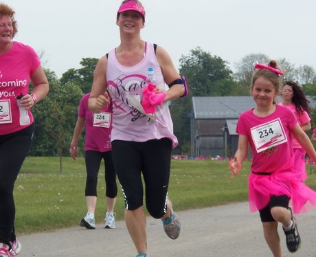 Heart Cheering Zone at Aylesbury Race for Life 19/