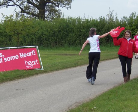 Heart Cheering Zone at Aylesbury Race for Life 19/