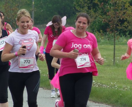 Heart Cheering Zone at Aylesbury Race for Life 19/