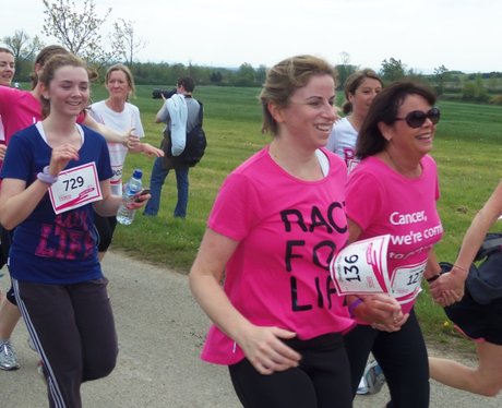 Heart Cheering Zone at Aylesbury Race for Life 19/