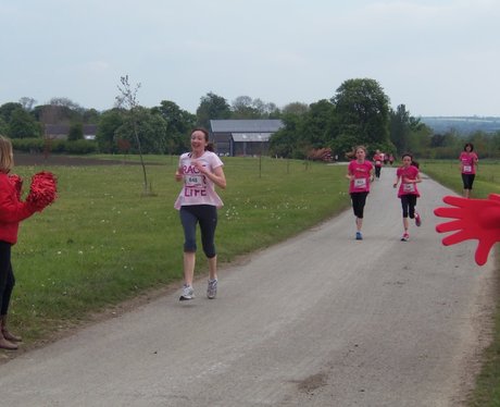 Heart Cheering Zone at Aylesbury Race for Life 19/