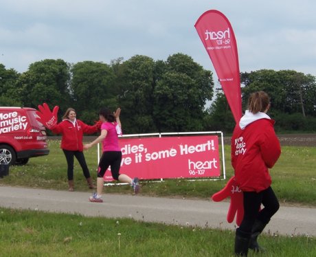Heart Cheering Zone at Aylesbury Race for Life 19/