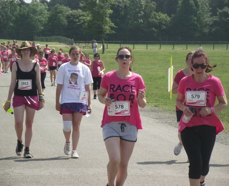 Newbury Race for Life - Cheering the Ladies