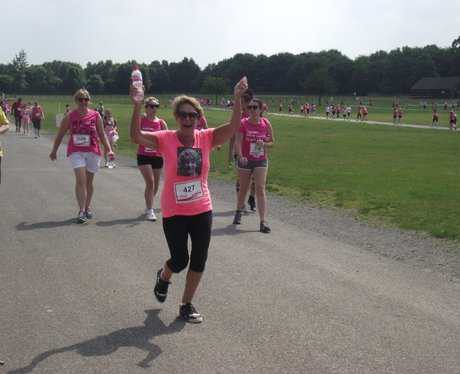 Newbury Race for Life - Cheering the Ladies