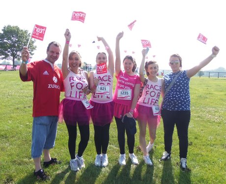 Newbury Race for Life - Cheering the Ladies