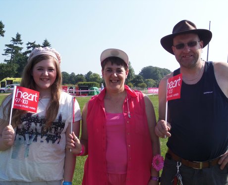 Newbury Race for Life - Cheering the Ladies