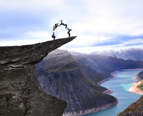 Five Incredible Pictures Of Troll's Tongue's Daredevils, Norway - Heart