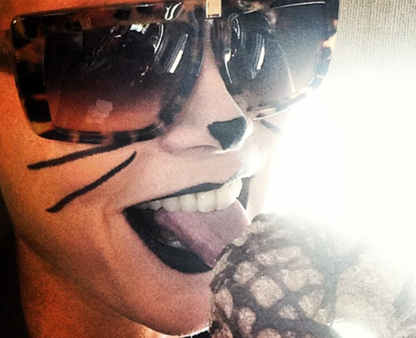 Heidi Klum eats croughuts