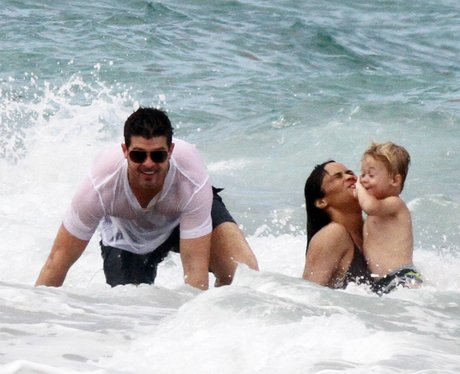 Robin Thicke on family holiday