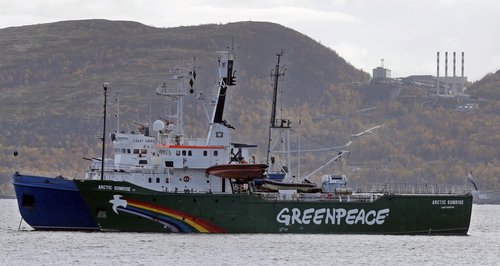 Arctic Sunrise escorted in Russia