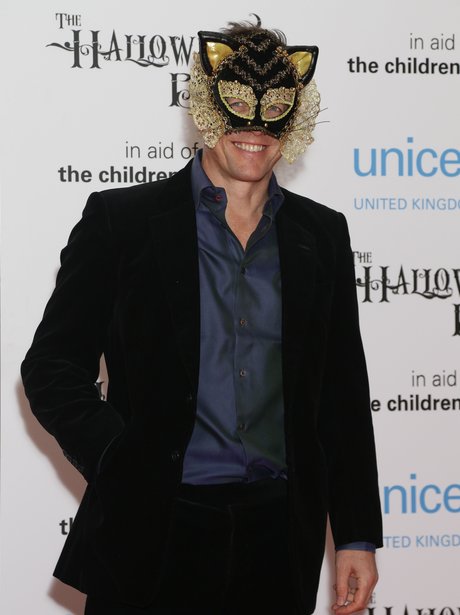hugh grant wearing a cat mask for halloween