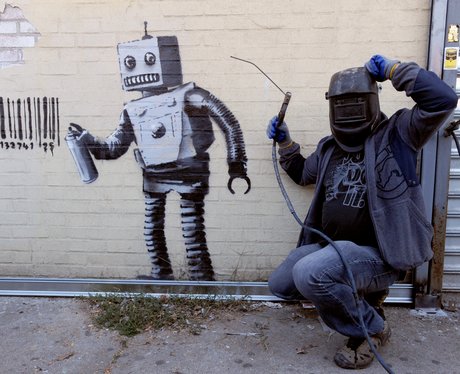 He S Been At It Again Graffiti Artist Banksy Continues To Take Over New York With His Heart