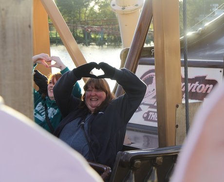 Give it some Heart - Drayton Manor Fireworks Sunda