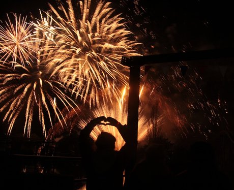 Give it some Heart - Drayton Manor Fireworks Sunda