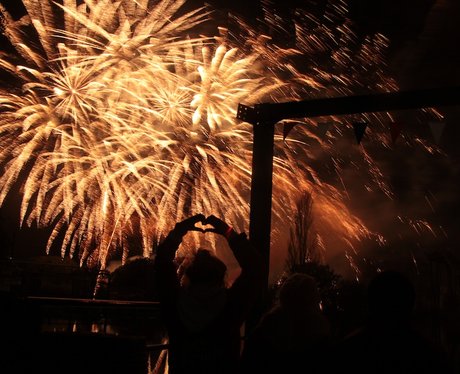 Give it some Heart - Drayton Manor Fireworks Sunda